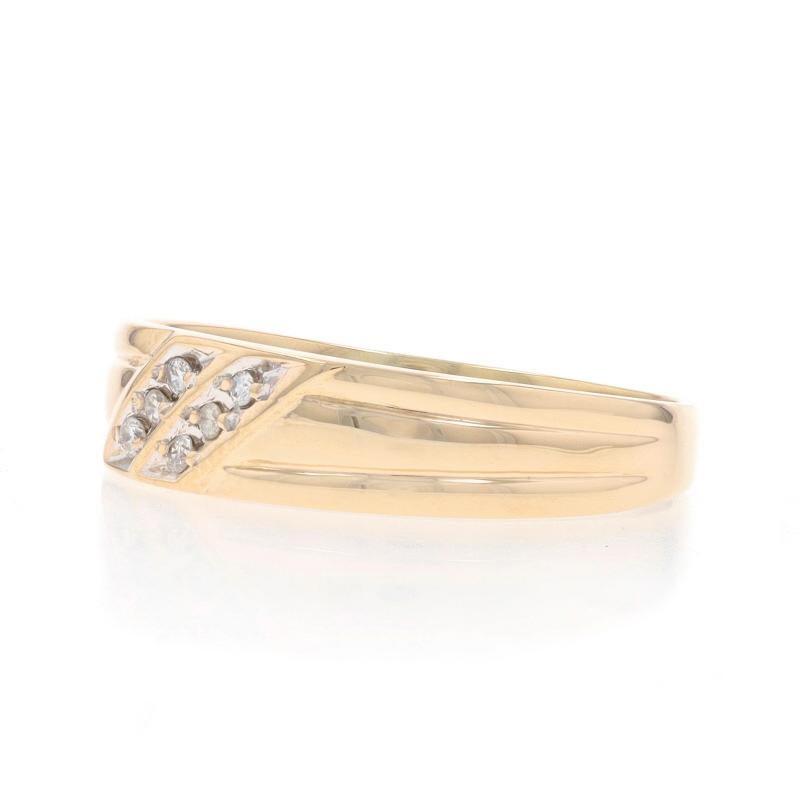 Yellow Gold Diamond Men's Wedding Band 10k Round Brilliant Diagonal Stripe Ring In Excellent Condition In Greensboro, NC