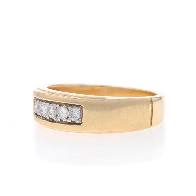 Alliance en or jaune pour hommes avec diamants - 10k Round Cut .38ctw Five-Stone Ring Pour hommes en vente