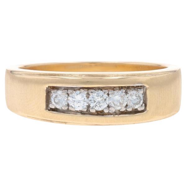 Alianza de oro amarillo con diamantes para hombre - 10k Anillo de cinco piedras de corte redondo .38ctw