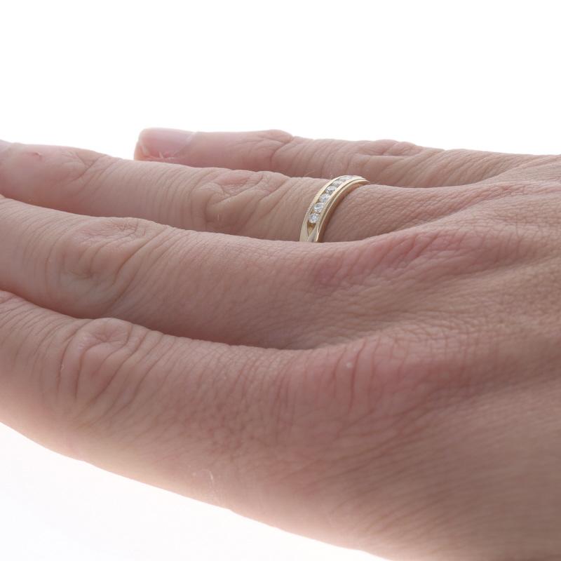 Alliance en or jaune avec diamant pour homme - 14k Rd .24ctw Channel Set Milgrain Ring Pour femmes en vente