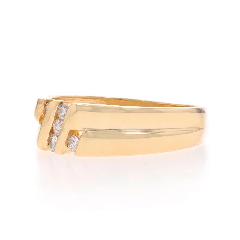 Alliance en or jaune pour homme avec diamant - 14k Round .15ctw Channel Set Ring Excellent état - En vente à Greensboro, NC
