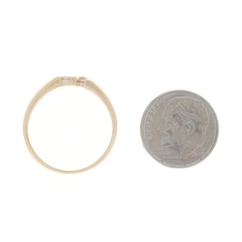 Alliance en or jaune pour homme avec diamant - 14k Round .15ctw Channel Set Ring en vente 1