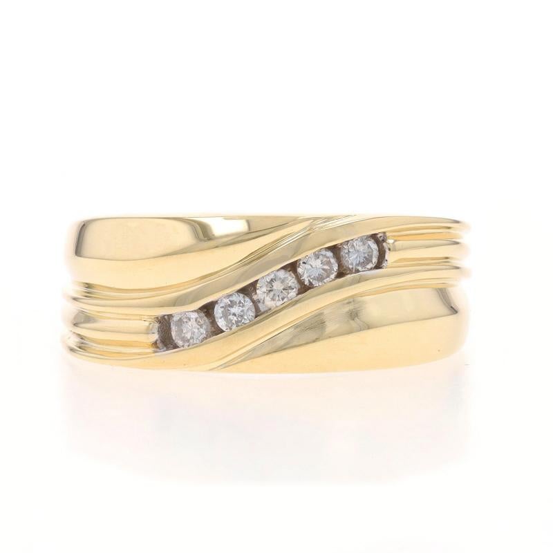 Taille : 8 1/4
Frais de taille : Up&Up pour 40$ ou Down 1/2 pour 30

Contenu métallique : Or jaune 14k et or blanc 14k

Informations sur les pierres

Diamants naturels
Carat(s) : .25ctw
Coupe : Brillant rond
Couleur : J - K.
Clarté : SI2 -