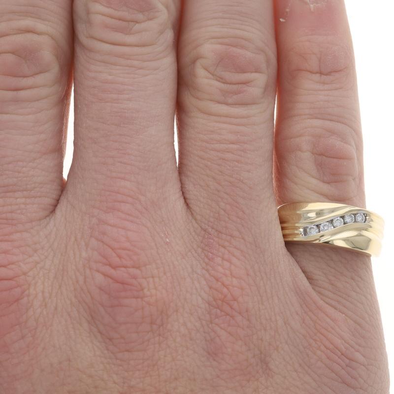 Taille ronde Alliance en or jaune pour homme avec diamant - 14k Round .25ctw Channel Set Ring en vente