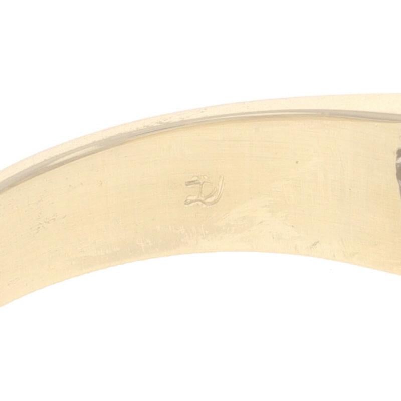 Alliance pour homme en or jaune avec diamant - 14k Round .60ctw Three-Stone Ring en vente 2