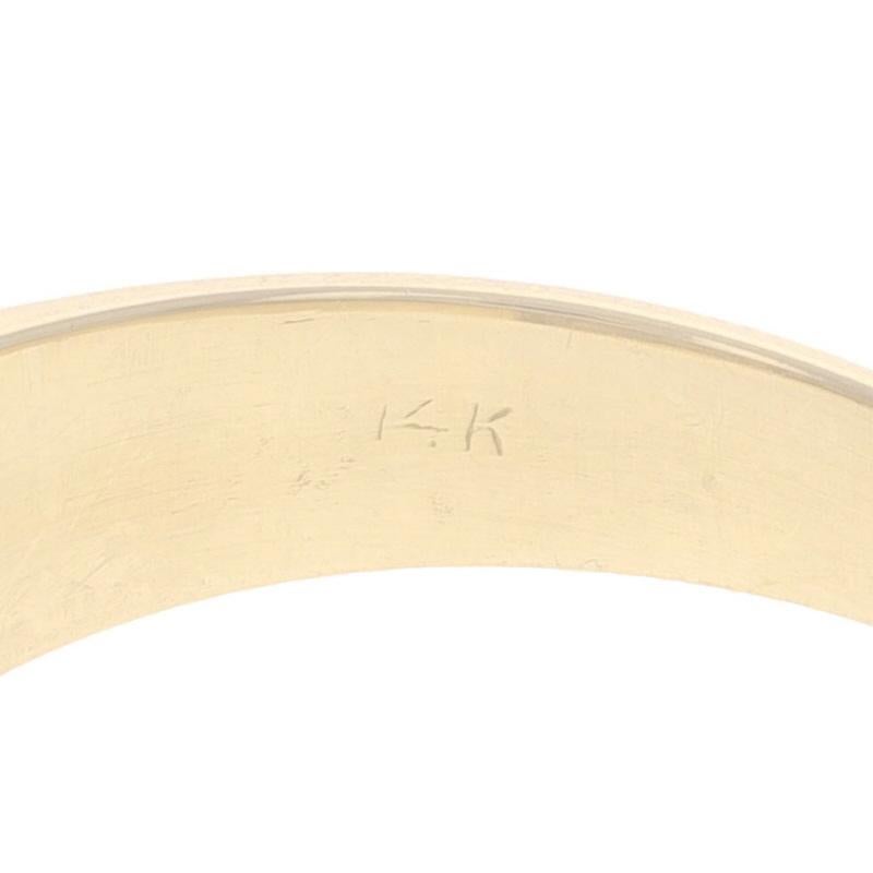 Alliance pour homme en or jaune avec diamant - 14k Round .60ctw Three-Stone Ring en vente 3