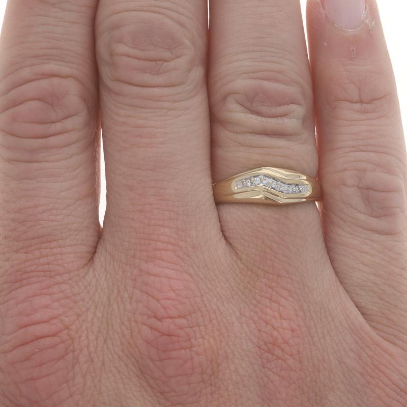 Taille ronde Anneau de mariage pour homme en or jaune avec diamant - 14k Round Brilliant en vente