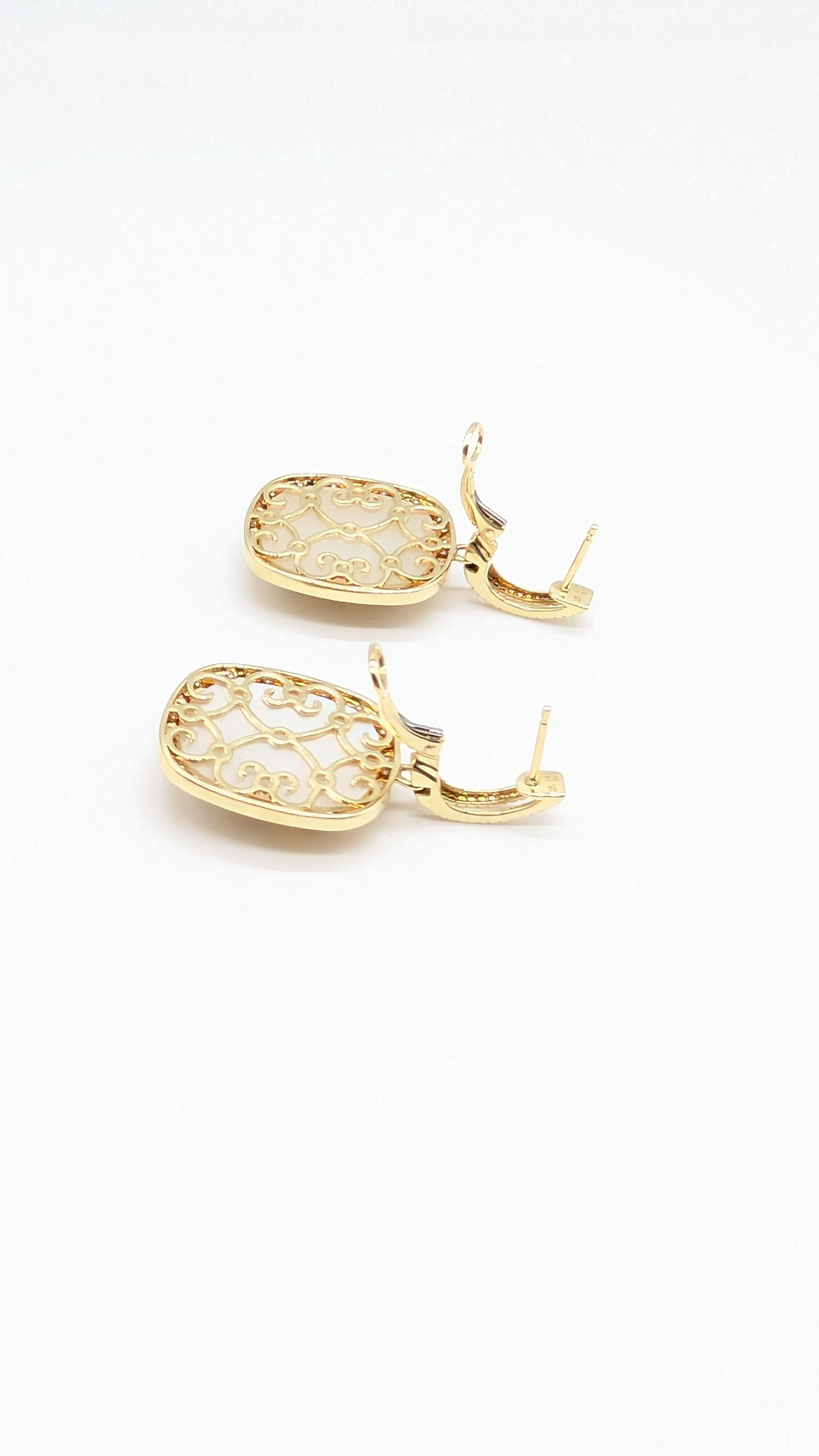 Orecchini in oro giallo con diamanti e madreperla - Diamanti 1,05ct, MOP 13,56ct In condizioni Nuovo in vendita a New York, US
