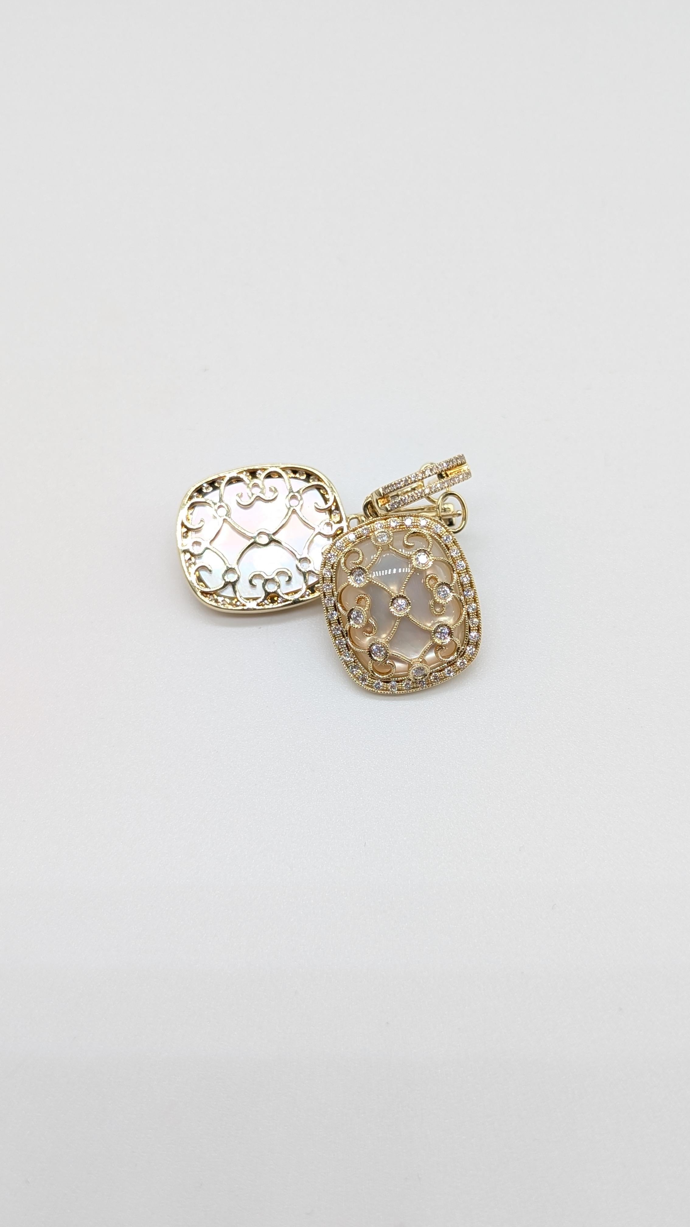 Donna Orecchini in oro giallo con diamanti e madreperla - Diamanti 1,05ct, MOP 13,56ct in vendita