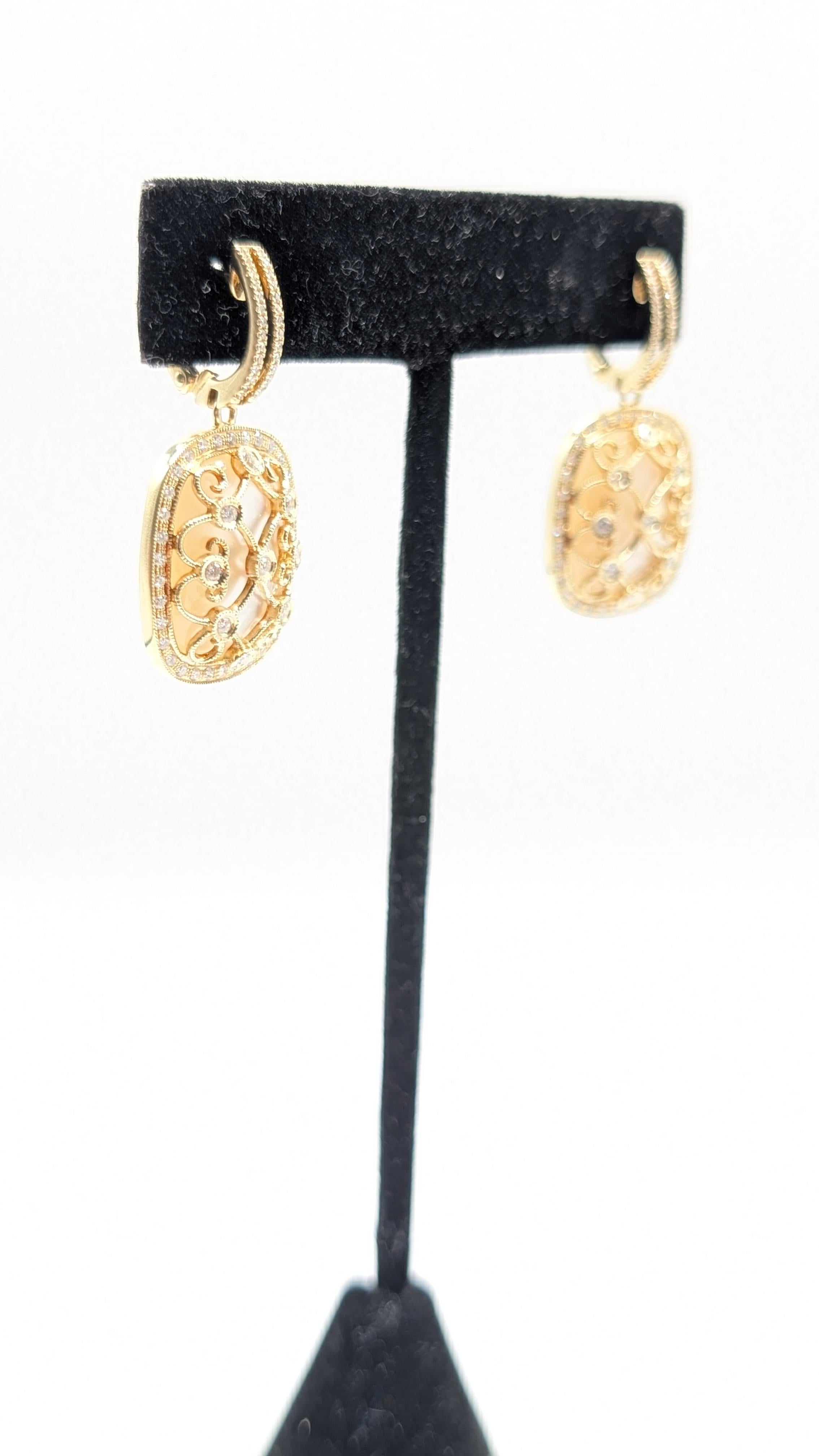Orecchini in oro giallo con diamanti e madreperla - Diamanti 1,05ct, MOP 13,56ct in vendita 1