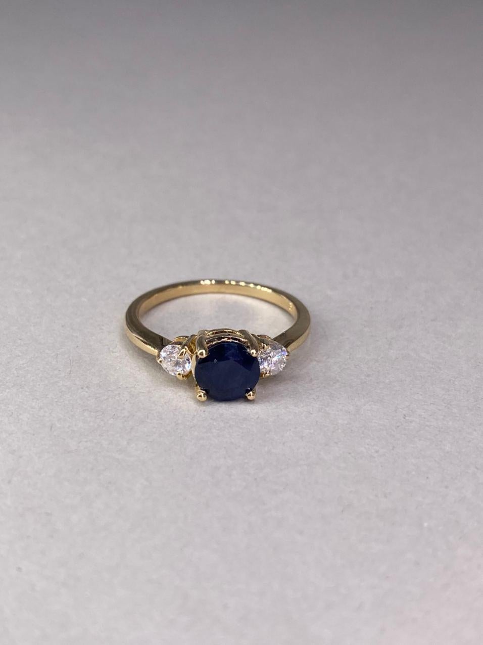 Modern Yellow Gold Diamond Natural Blue Sapphire Ring for Her For Sale