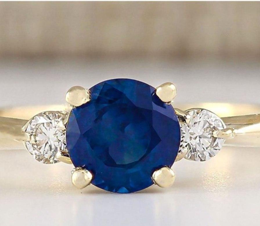 Round Cut Yellow Gold Diamond Natural Blue Sapphire Ring for Her For Sale