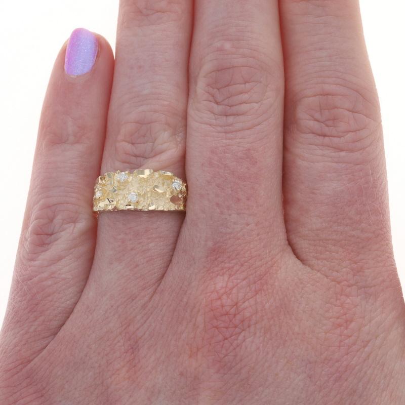 Taille ronde Bague unisexe en or jaune avec pépite de diamant 14k bague ronde brillante .10ctw en vente