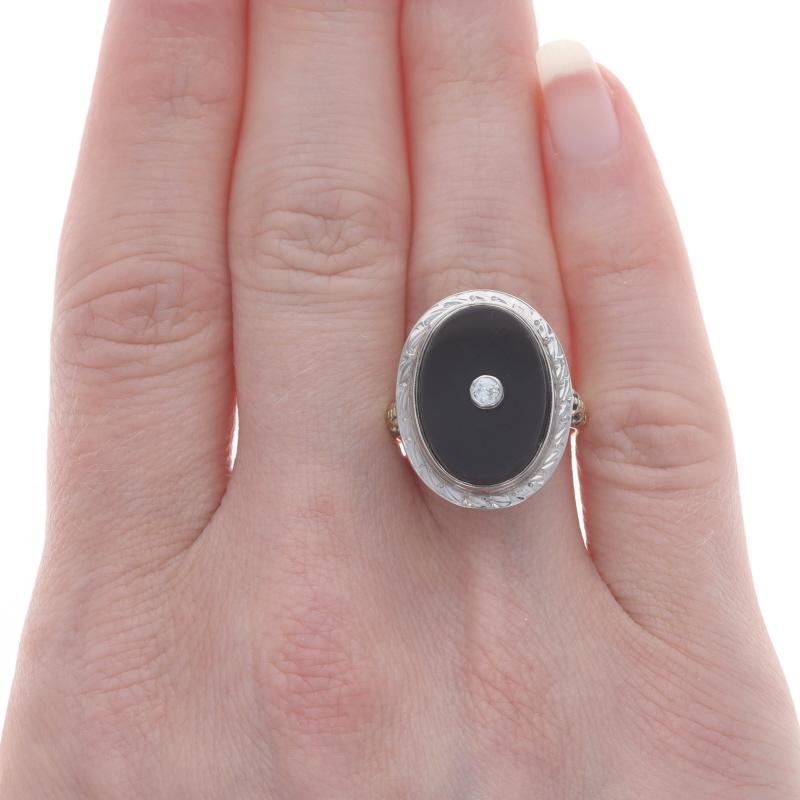 Taille vieille Europe Bague Art déco en or jaune, diamants et onyx, gravure milgrain européenne de 14 carats en vente