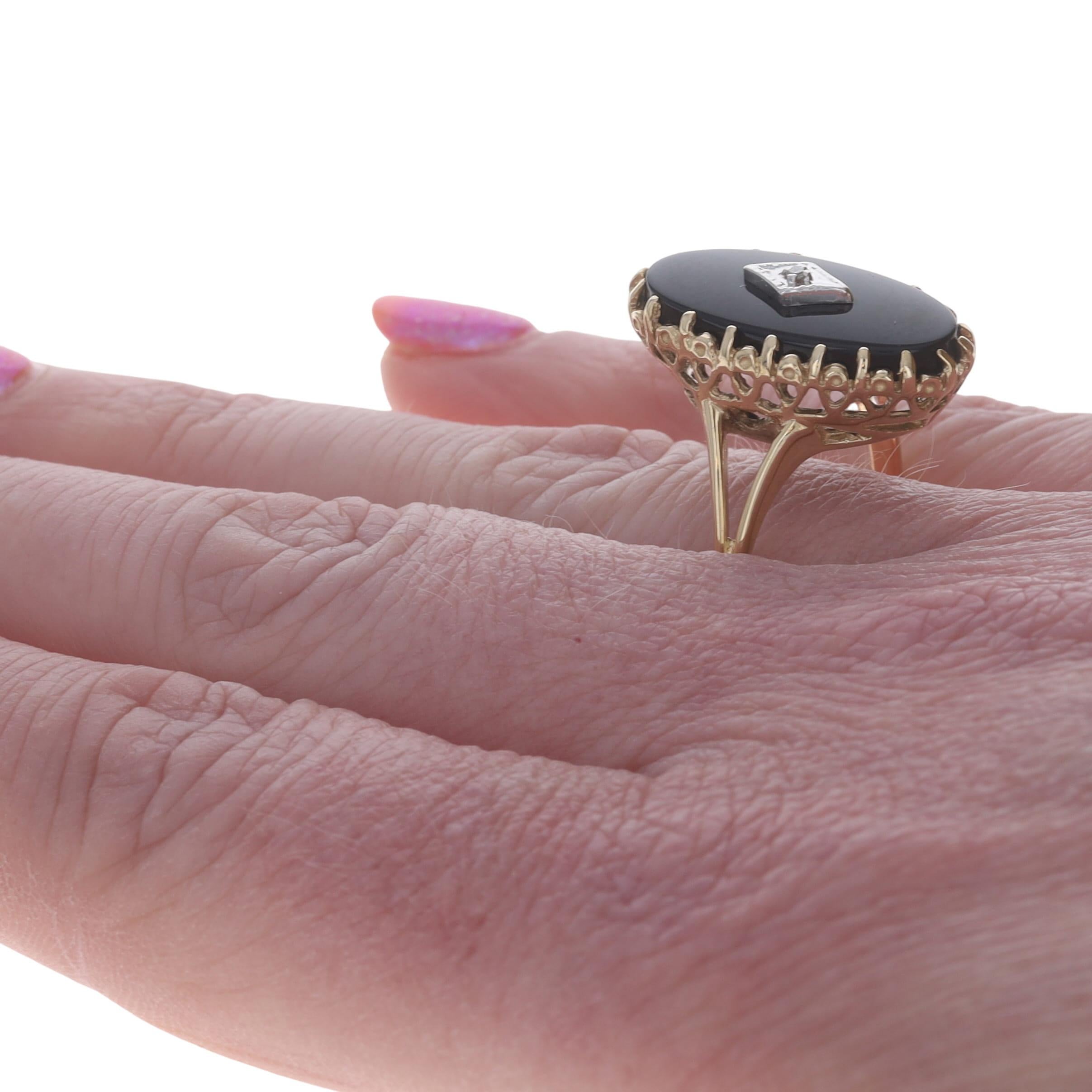 Bague en or jaune avec diamant et onyx - 10k Single Pour femmes en vente