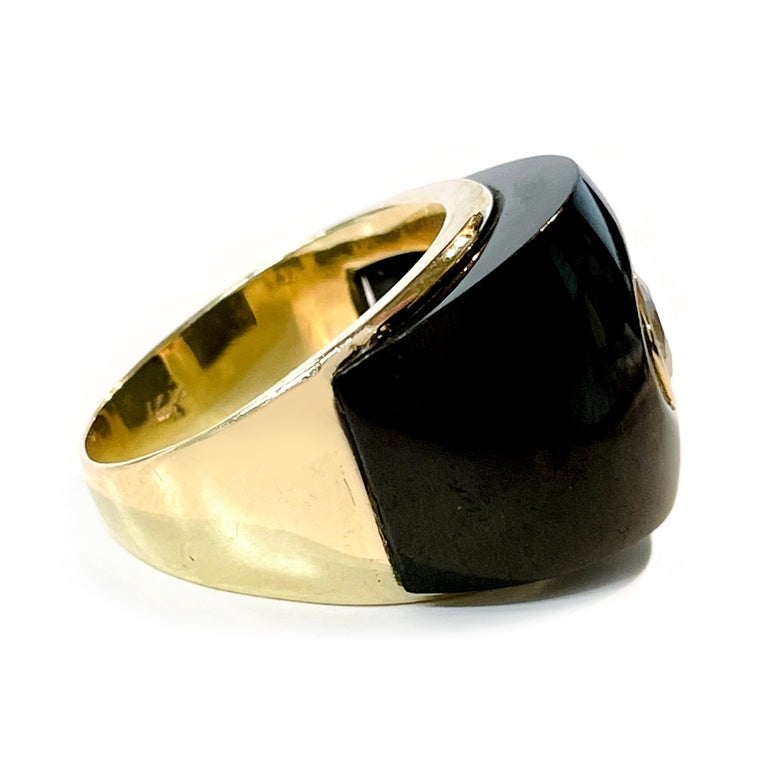Round Cut Yellow Gold Diamond Onyx Ring For Sale