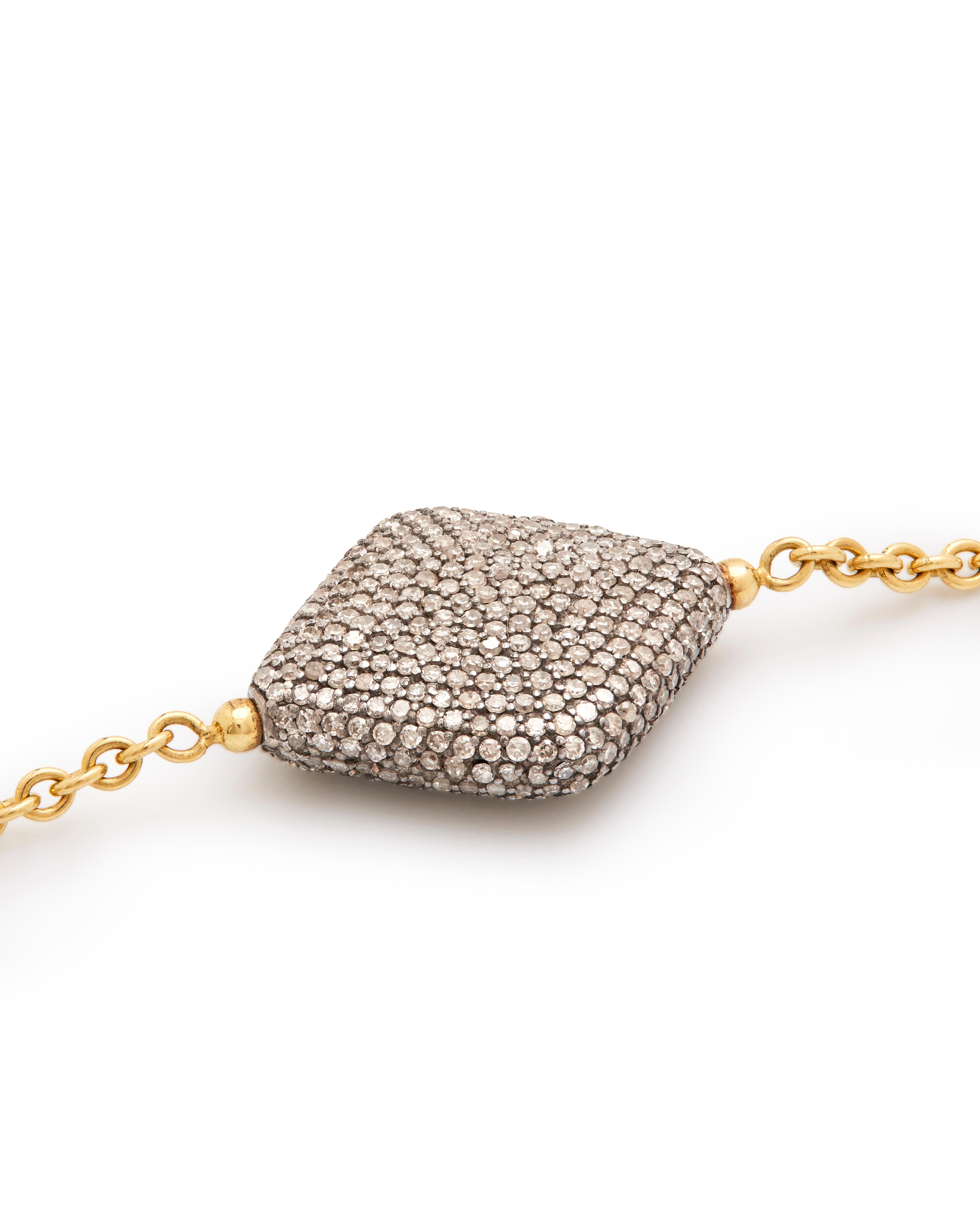 Contemporain Collier en or jaune Diamond Pebble en vente