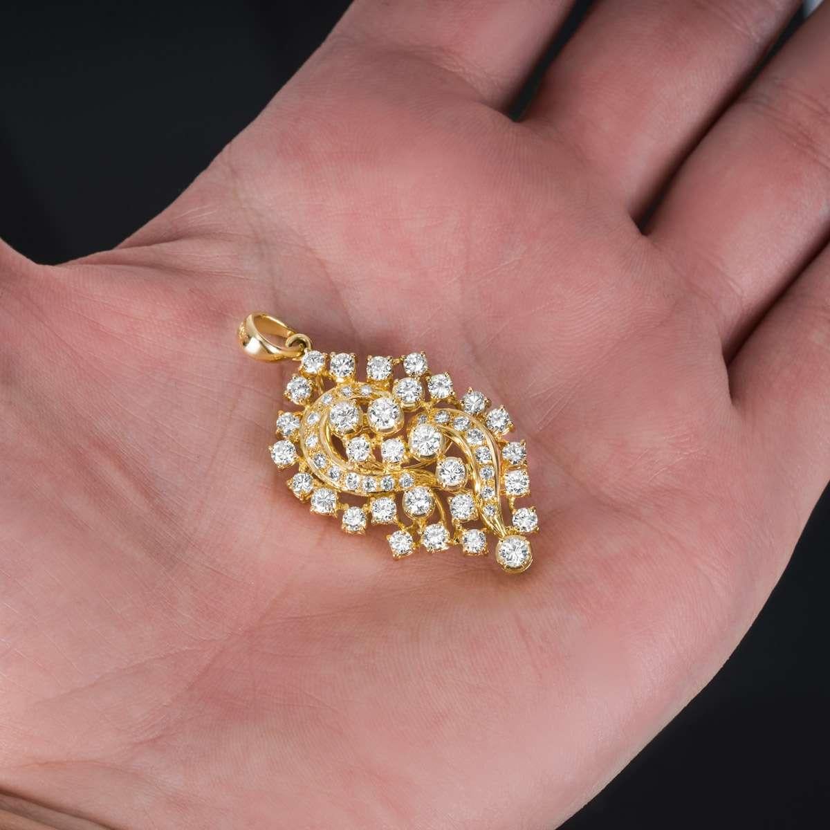 Women's Yellow Gold Diamond Pendant 2.47ct TDW For Sale