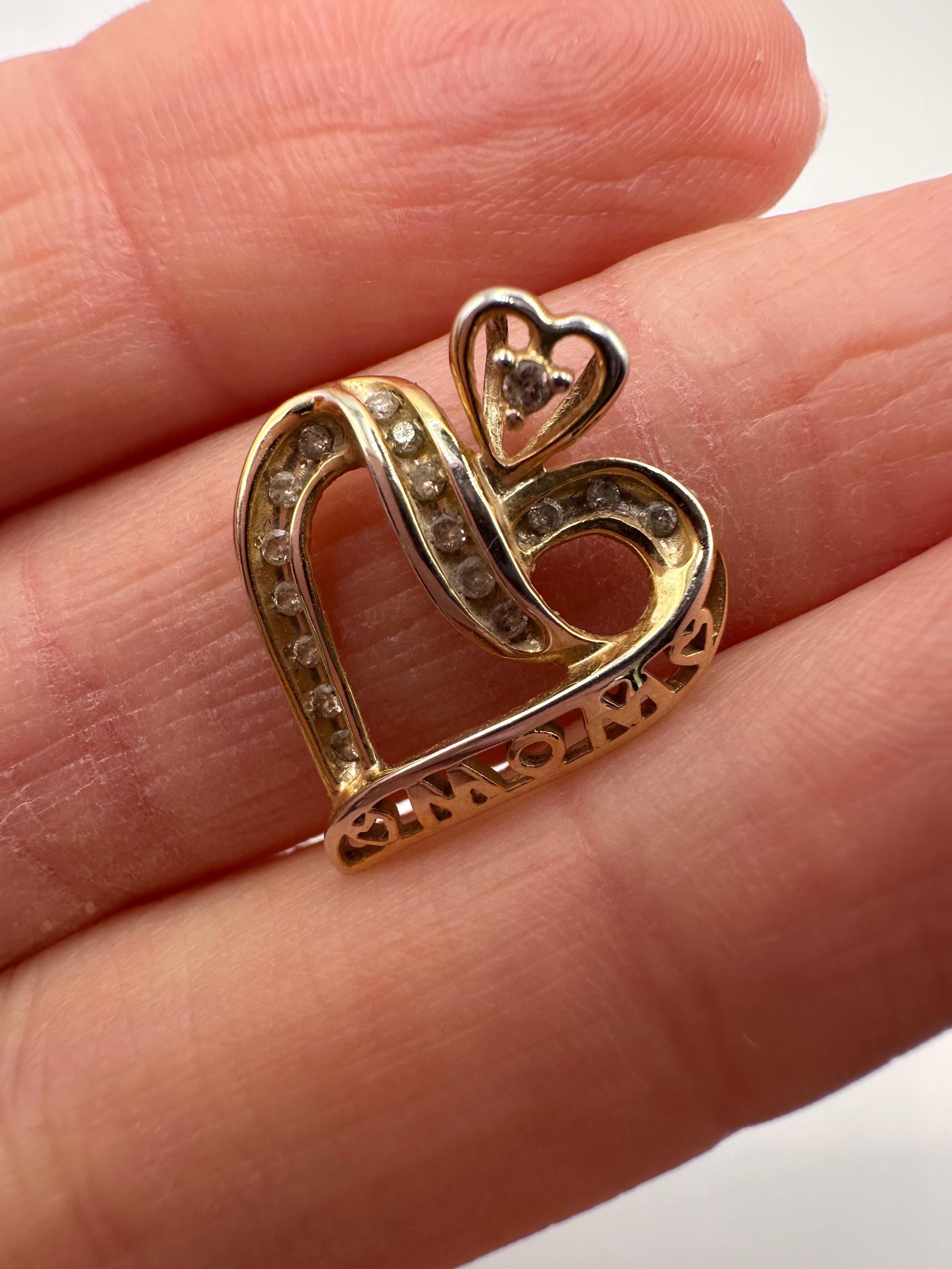 Yellow gold diamond pendant mom pendant 10KT mommy pendant In New Condition For Sale In Boca Raton, FL
