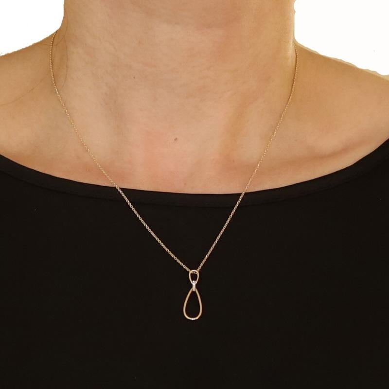 Contenu métallique : Or jaune 14k et or blanc 14k

Informations sur les pierres

Diamants naturels
Carat(s) : 0.03ctw
Coupe : Simple
Couleur : H - I
Clarté : SI1 - SI2

Style du collier : Câble
Type de fermeture : Fermoir à griffe de