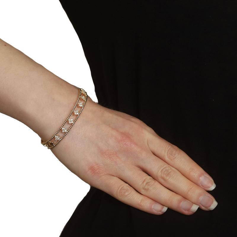 Metallgehalt: 14k Gelbgold

Informationen zu Stein
Natürliche Diamanten
Karat(e): .78ctw
Schliff: Runder Brillant
Farbe: I - J
Reinheit: SI1 - SI2

Karat gesamt: .78ctw

Stil: Flex-Armreif
Verschluss-Typ: Schnappverschluss
Thema: Kleeblatt,