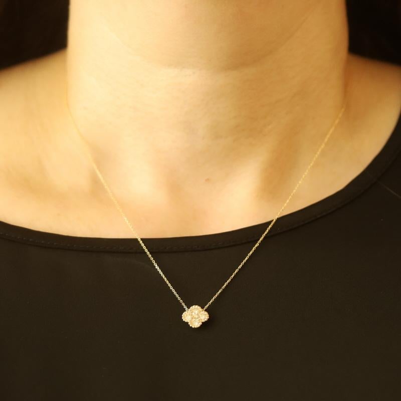 Contenu du métal : Or jaune 14k

Informations sur les pierres

Diamants naturels
Carat(s) : .80ctw
Coupe : Brillant rond
Couleur : I - J
Clarté : VS2 - SI1

Total des carats : .80ctw

Style de chaîne : Câble taillé en diamant
Style du collier :