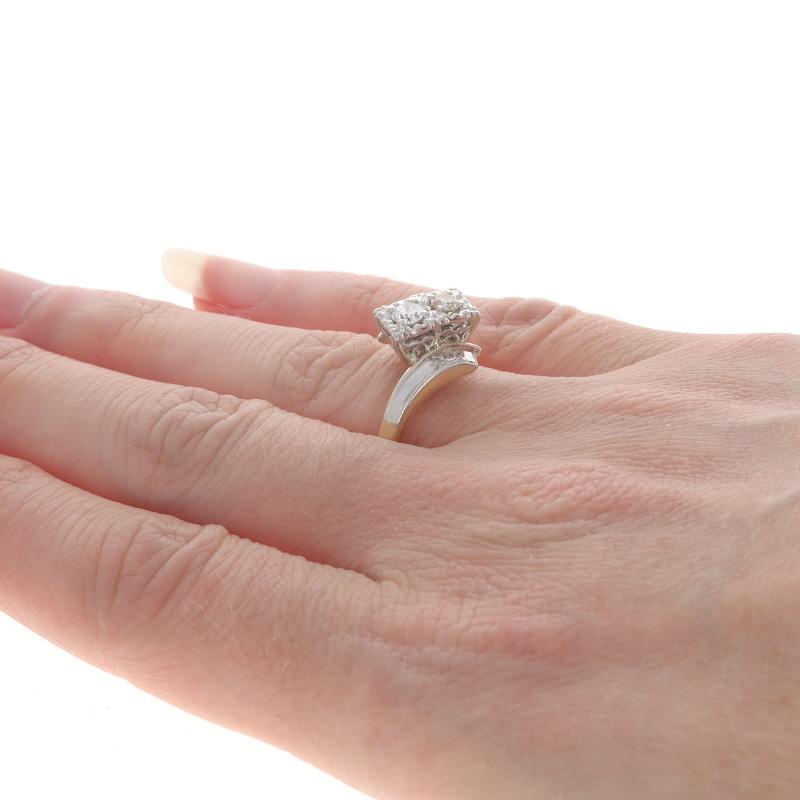 Donna Anello Bypass con diamante retrò in oro giallo - 14k European .40ctw Ribbons Two-Stone in vendita