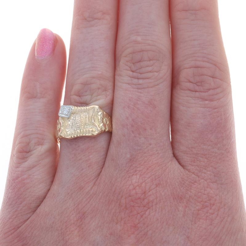 Round Cut Yellow Gold Diamond Retro Floral Solitaire Ring - 14k Round Brilliant For Sale