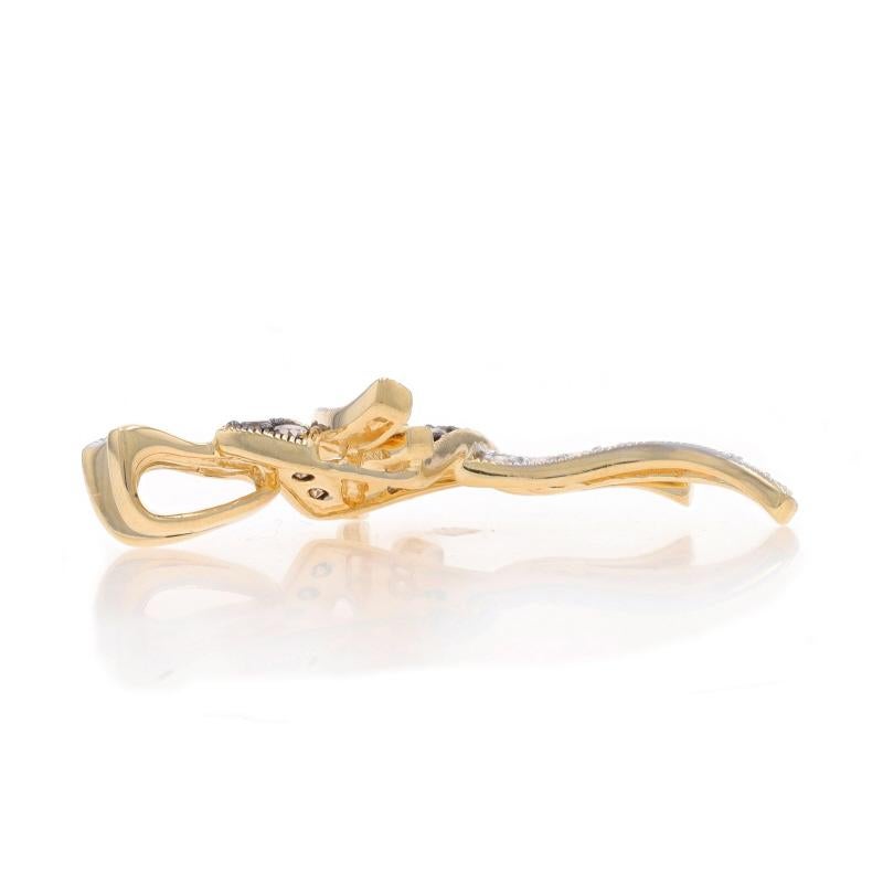 Taille ronde Pendentif croix en or jaune avec ruban de diamants - 14k Round .75ctw Faith Milgrain en vente