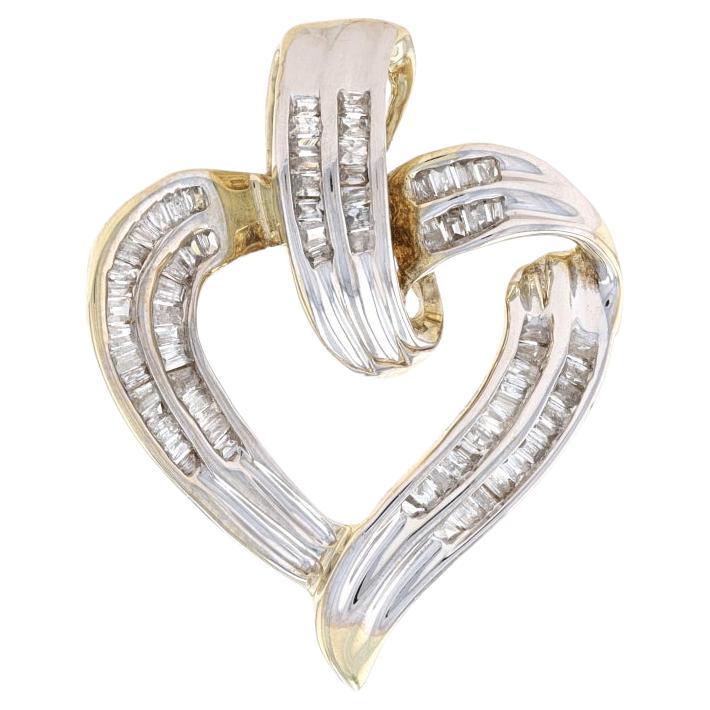 Gelbgold Diamantband-Herz-Anhänger - 10k Baguette .25ctw Love