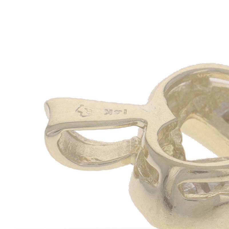 Pendentif en or jaune avec ruban de cœur en diamant - 14k Round & Baguette .20ctw Love Pour femmes en vente