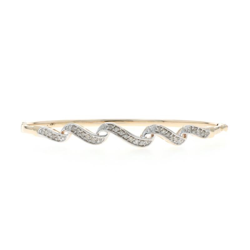 Contenu métallique : Or jaune 10k et or blanc 10k

Informations sur les pierres

Diamants naturels
Carat(s) : .50ctw
Coupe : Simple
Couleur : H - I
Clarté : I1 - I2

Total des carats : .50ctw

Style de bracelet : Bracelet à charnière
Type de
