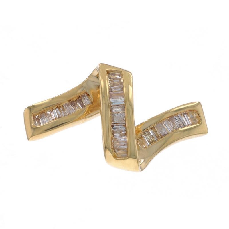 Contenuto del metallo: Oro giallo 14k

Informazioni su A. Stone

Diamanti naturali
Carati: .25ctw
Taglio: Baguette
Colore: H. H. - I.
Chiarezza: I1 - I2

Carati totali: .25ctw

Stile: Scivolo Omega
Tema: Looping a nastro

Misure

Altezza: 9/16