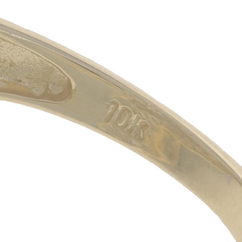 Bague en or jaune avec ruban de diamants - 10k Single Cut & Baguette .50ctw en vente 2