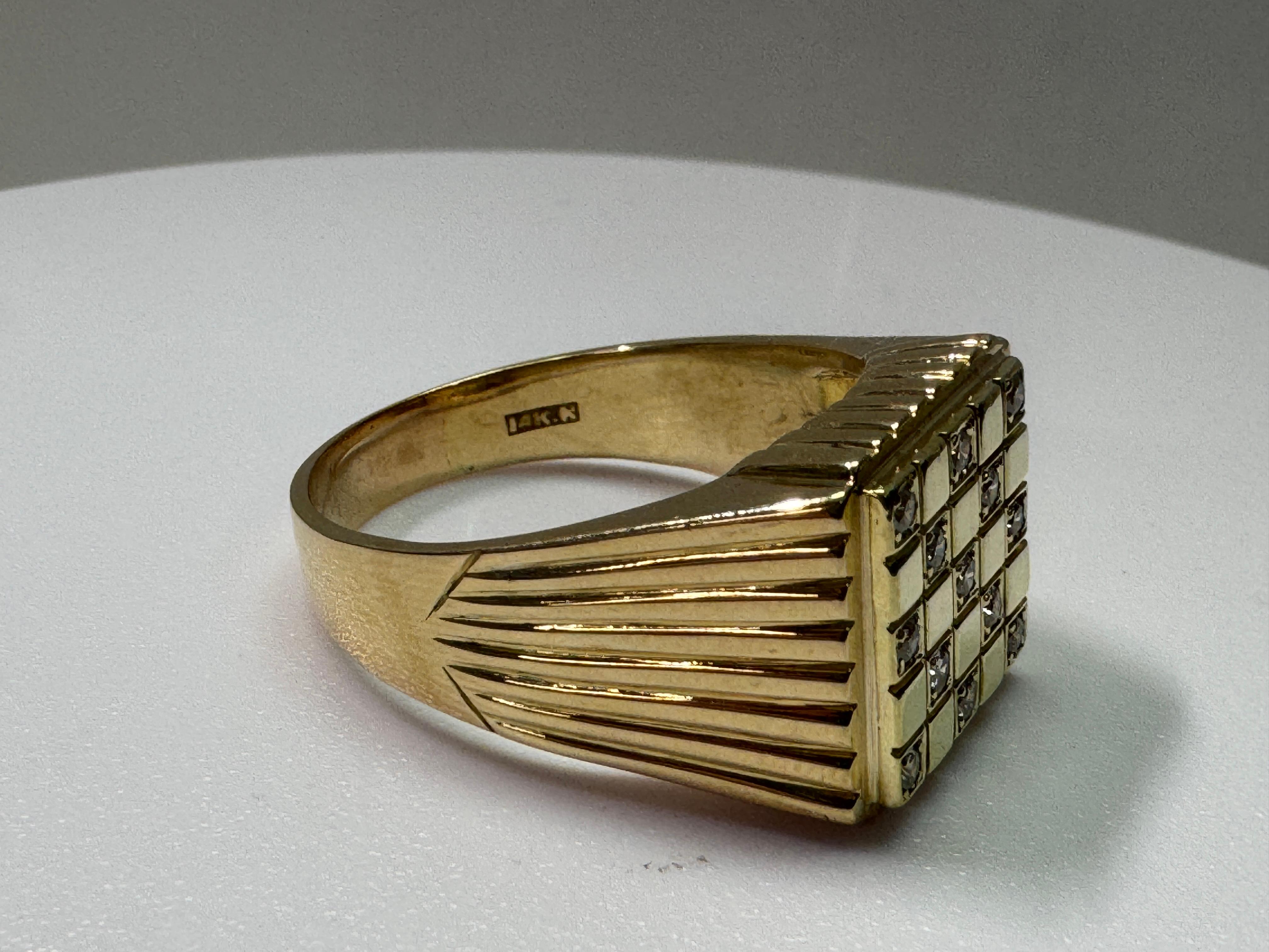Yellow Gold Diamond Ridged Ring In Good Condition For Sale In Palm Desert, CA
