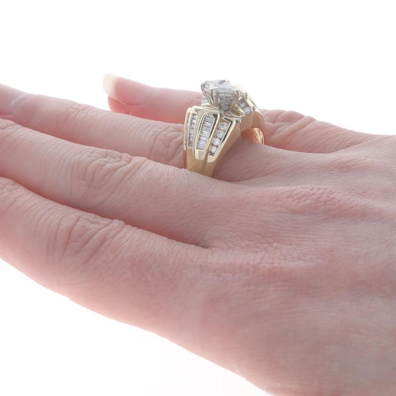 Bague de fiançailles en or jaune 14k Trillion, Round, & Baguette 1,50 ctw Pour femmes en vente