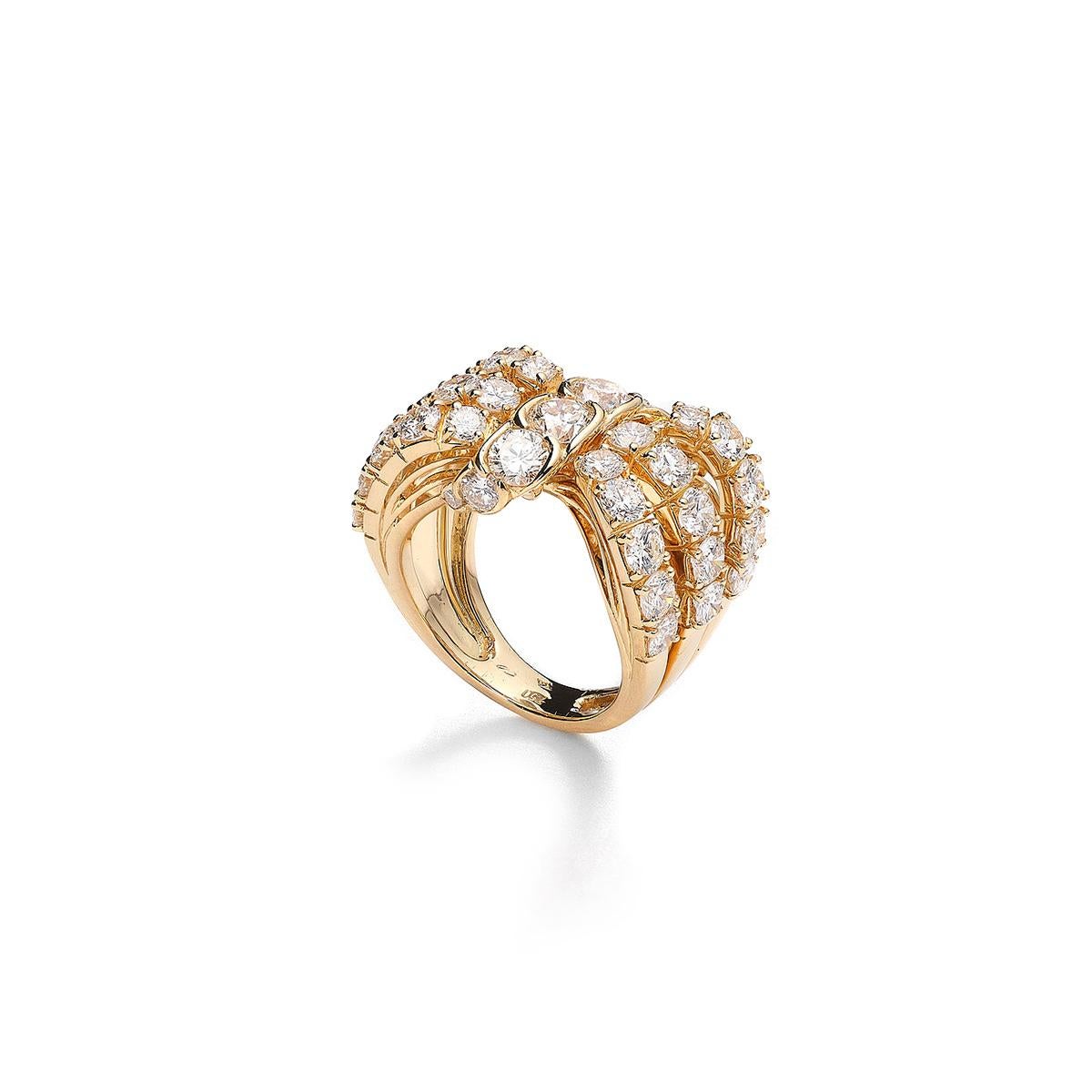 Round Cut Yellow Gold Diamond Ring For Sale