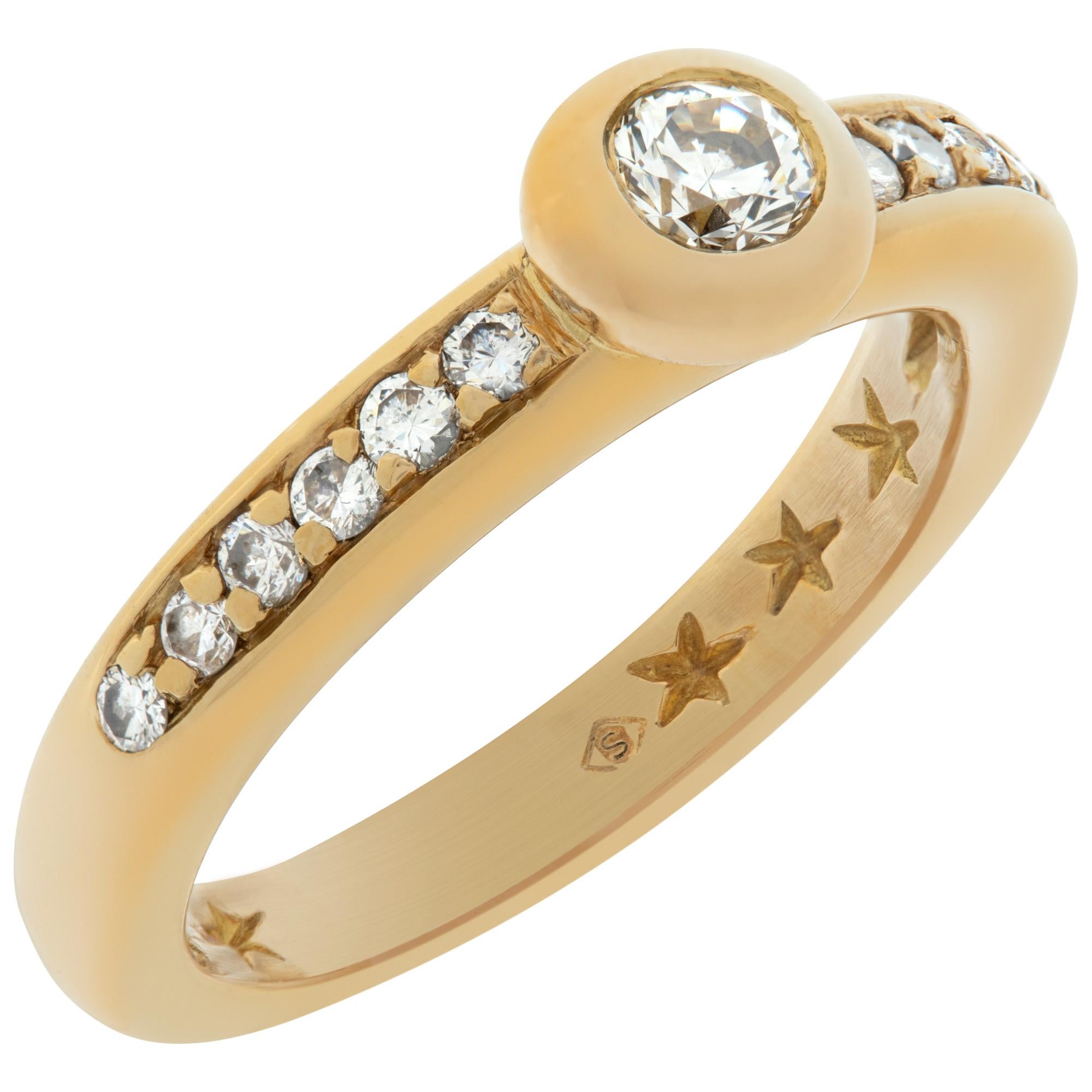 Yellow gold diamond ring with center bezel set diamond with side diamond accents In Excellent Condition For Sale In Surfside, FL