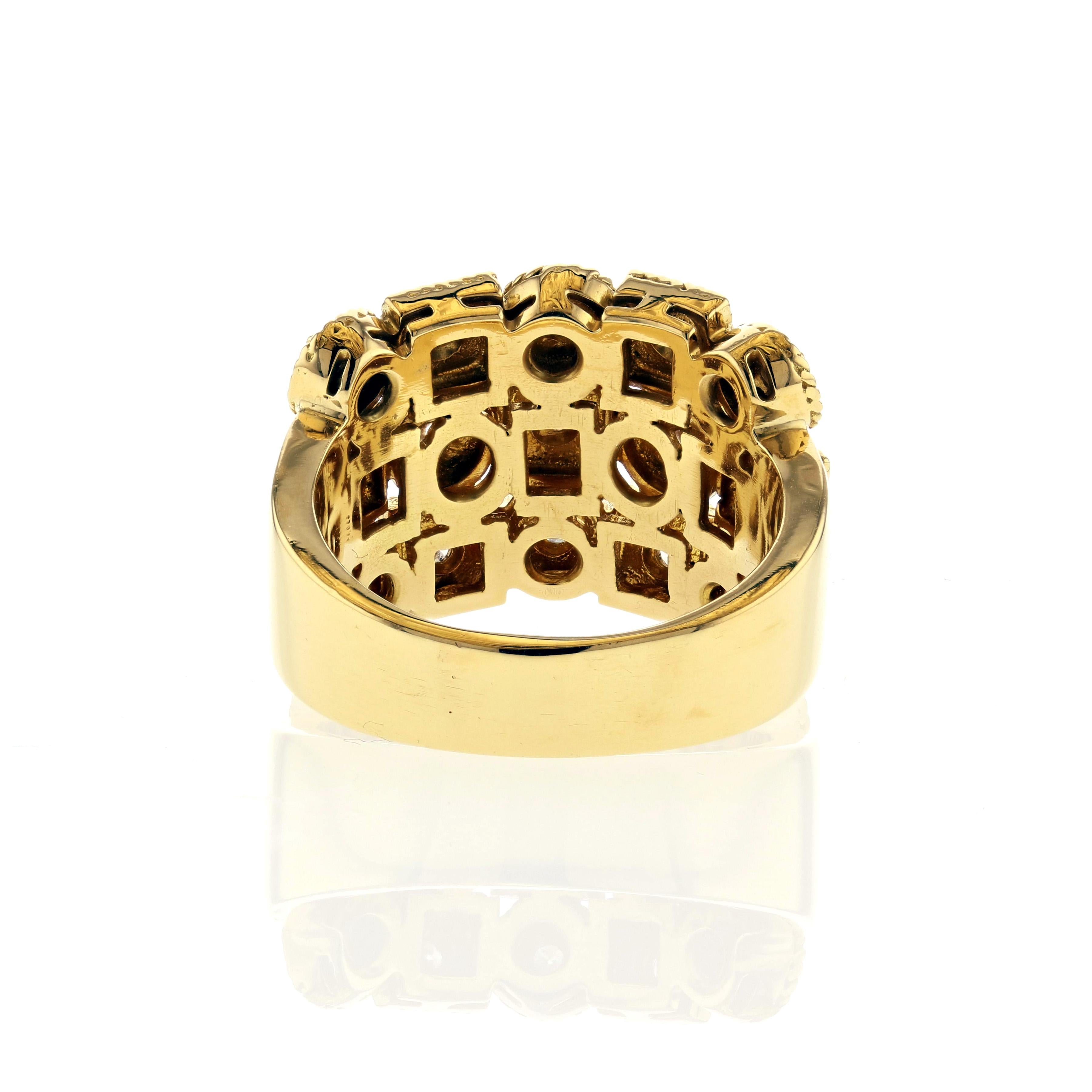 Round Cut 18K Yellow Gold Diamond Ring with Circles and Squares For Sale