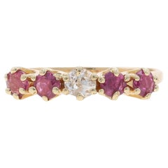Fascia a cinque pietre in oro giallo con diamante e rubino d'epoca - Anello 14k Mine .56ctw