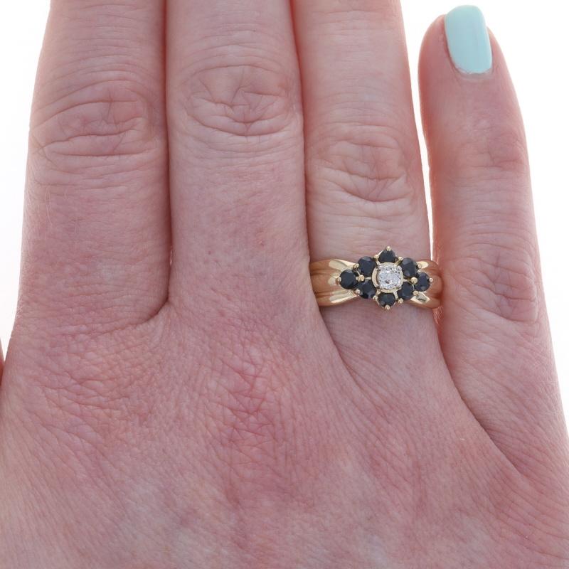 Taille ronde Bague Halo en or jaune avec diamant et saphir 14k Round Brilliant .96ctw en vente