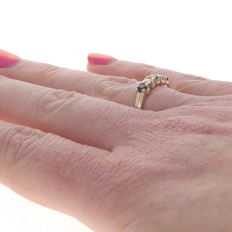 Donna Anello a cinque pietre con diamante e zaffiro in oro giallo - 14k Brilliante rotondo 0,62ctw in vendita