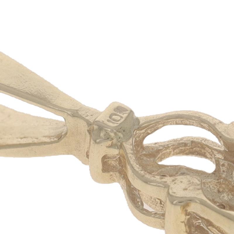 Pendentif croix festonnée en or jaune - 10k Single .20ctw Faith Pour femmes en vente