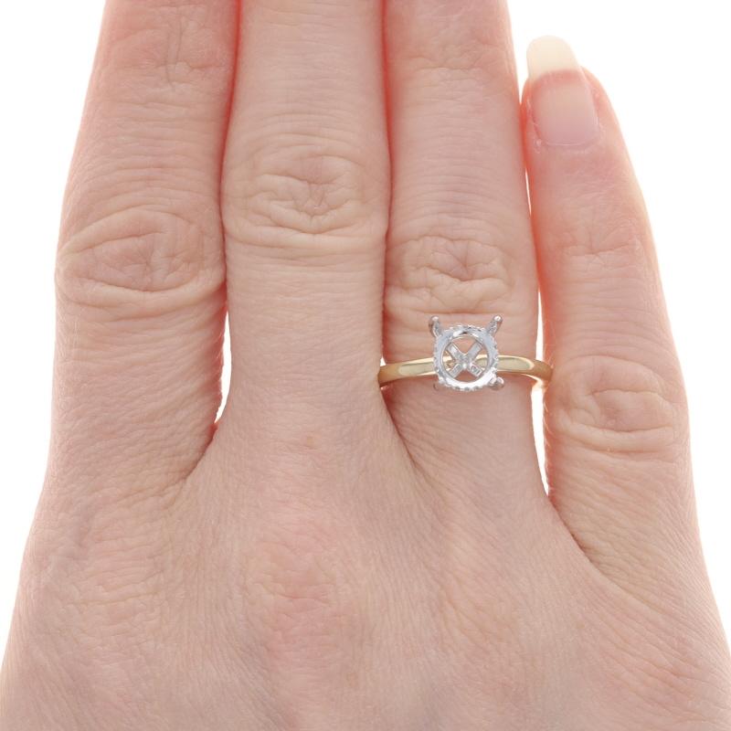 Taille ronde Bague de fiançailles en or jaune avec halo caché et semi-monture en diamant -14k pour 2.00ct Round en vente