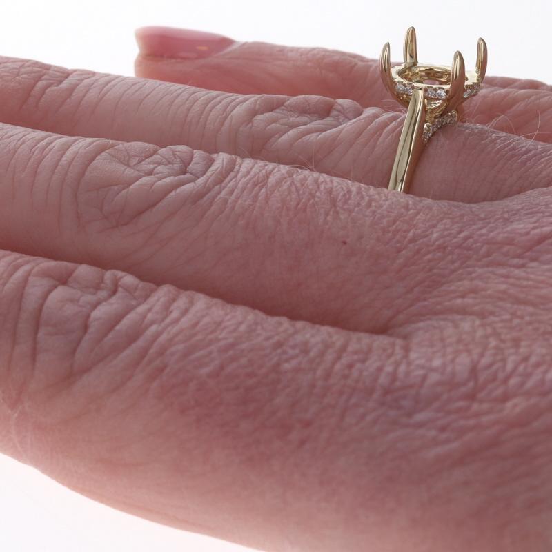 Bague de fiançailles en or jaune avec halo caché et semi-monture en diamant - 14k Round .12ctw Pour femmes en vente