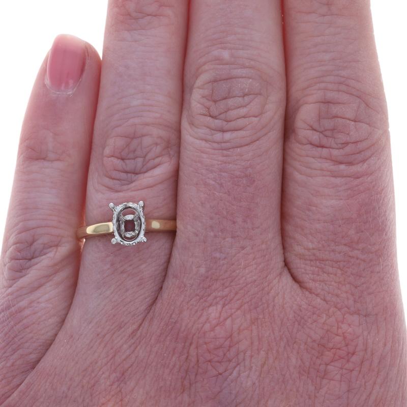 Taille ronde Bague de fiançailles en or jaune avec halo caché et semi-monture en diamant - 14k Round Brilliant