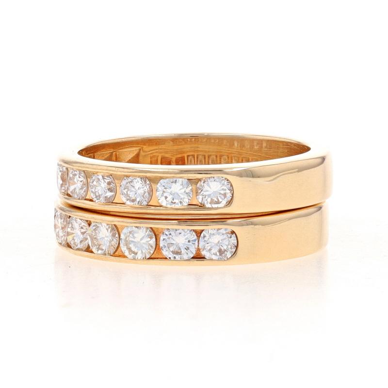 Lot de 2 bracelets en or jaune avec diamants - 14k ronds 1.00ctw Channel Set Wedding Rings Excellent état - En vente à Greensboro, NC