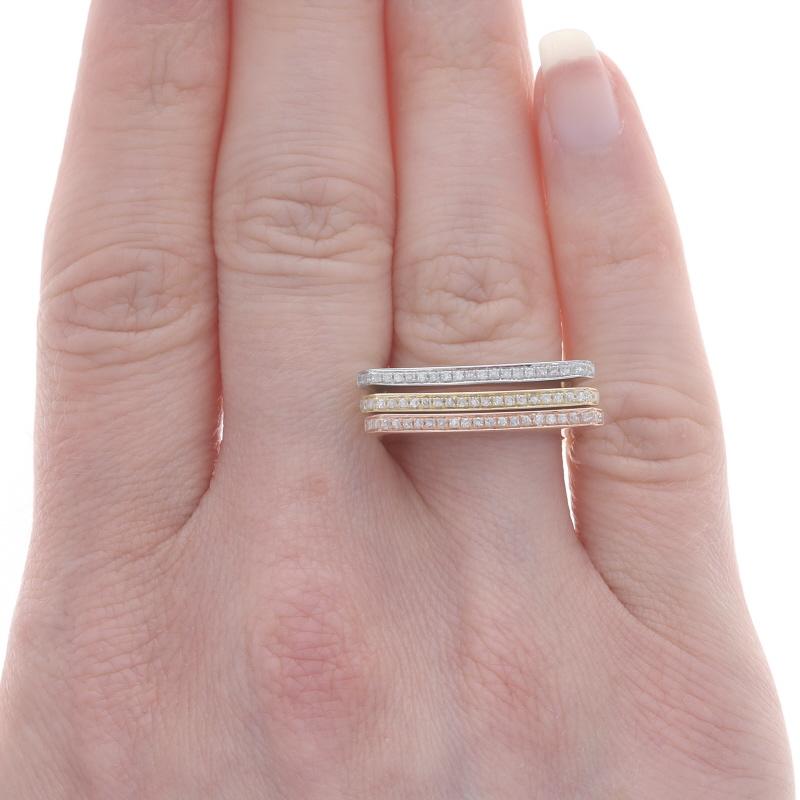 Taglio singolo Set di 3 fasce impilabili in oro giallo 14k con diamanti a taglio singolo da 24 ct. in vendita