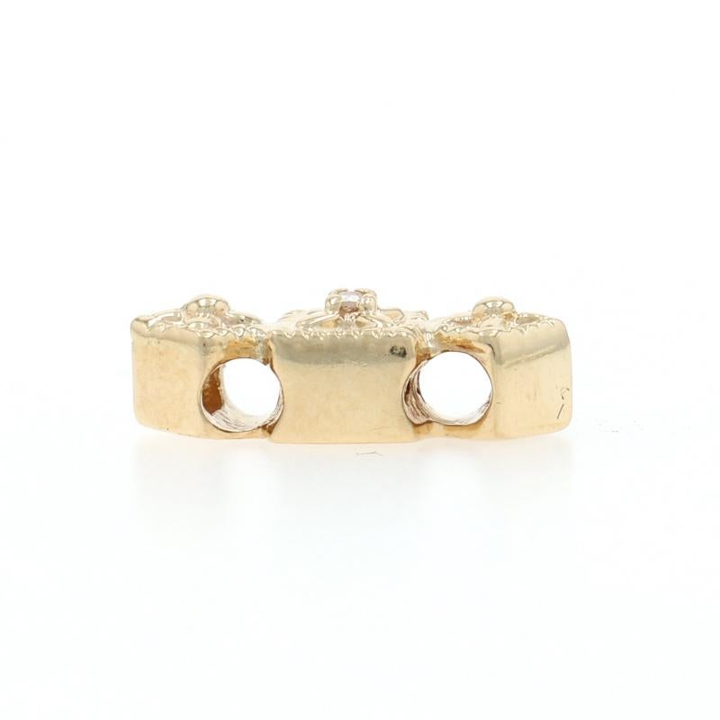 Taille ronde Yellow Gold Diamond Slide Charm - 14k Round Brilliant en vente