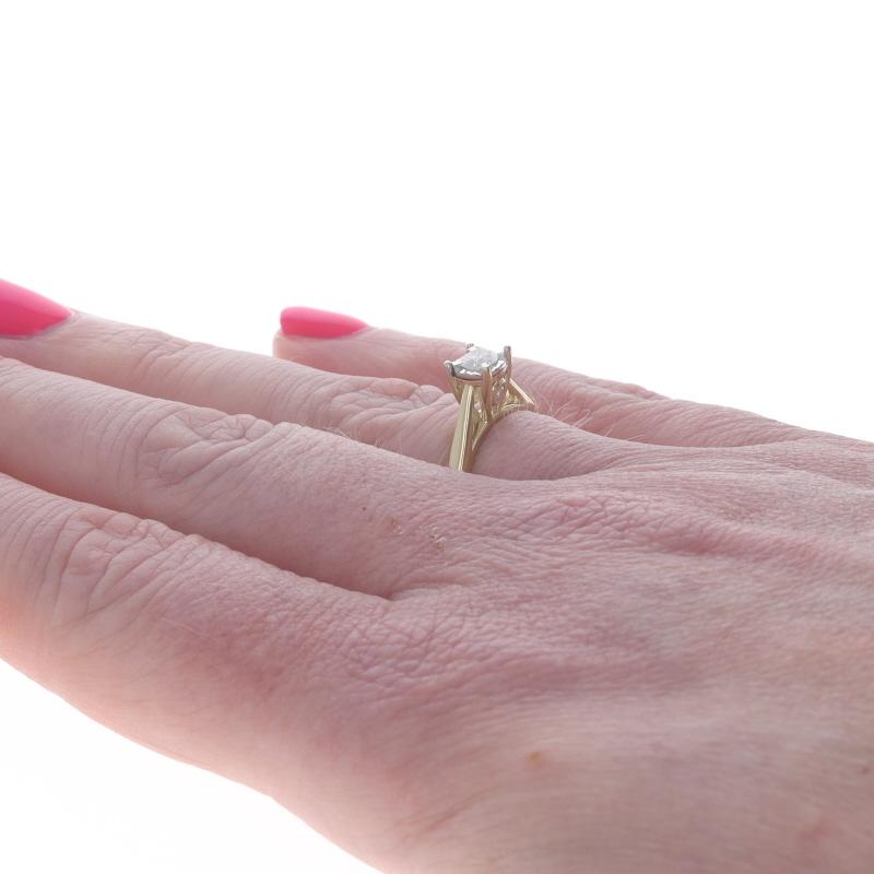 Bague de fiançailles en or jaune avec solitaire en diamant 10k Round .50ct Promise Ring Pour femmes en vente